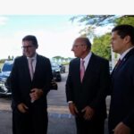 O ministro da Fazenda, Fernando Haddad, e os líderes dos partidos políticos no Congresso Nacional prometem decidir ainda hoje as mudanças legislativas… - Veja mais em https://economia.uol.com.br/noticias/redacao/2025/06/08/iof-alternativas-governo-lula-haddad-congresso-propostas.htm?cmpid=copiaecola